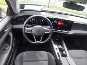 Volkswagen Passat - 2024