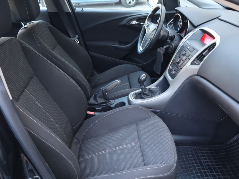 Opel Astra, 2012