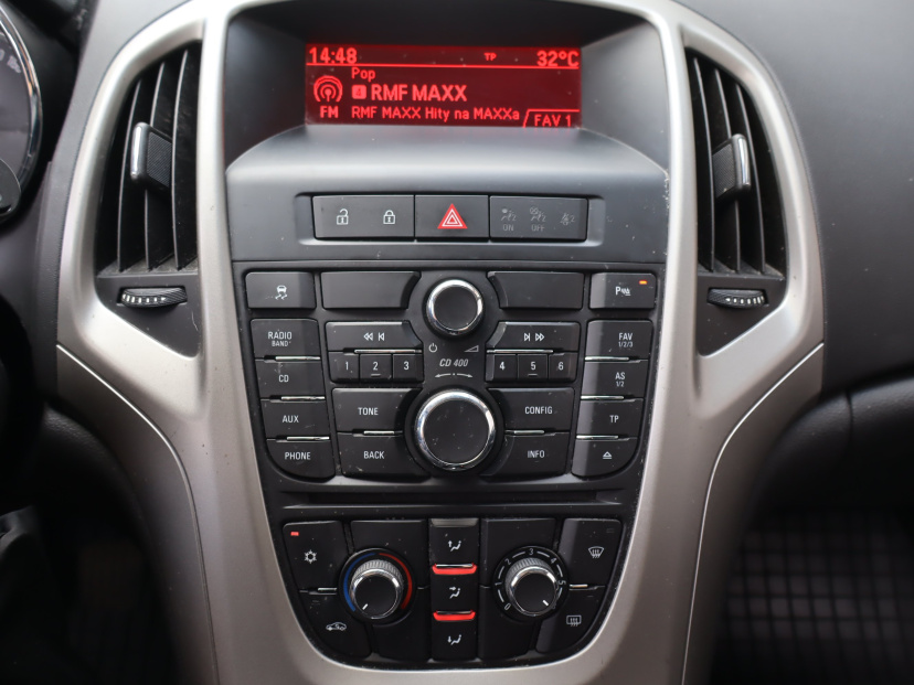 Opel Astra, 2012
