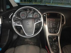 Opel Astra - 2012