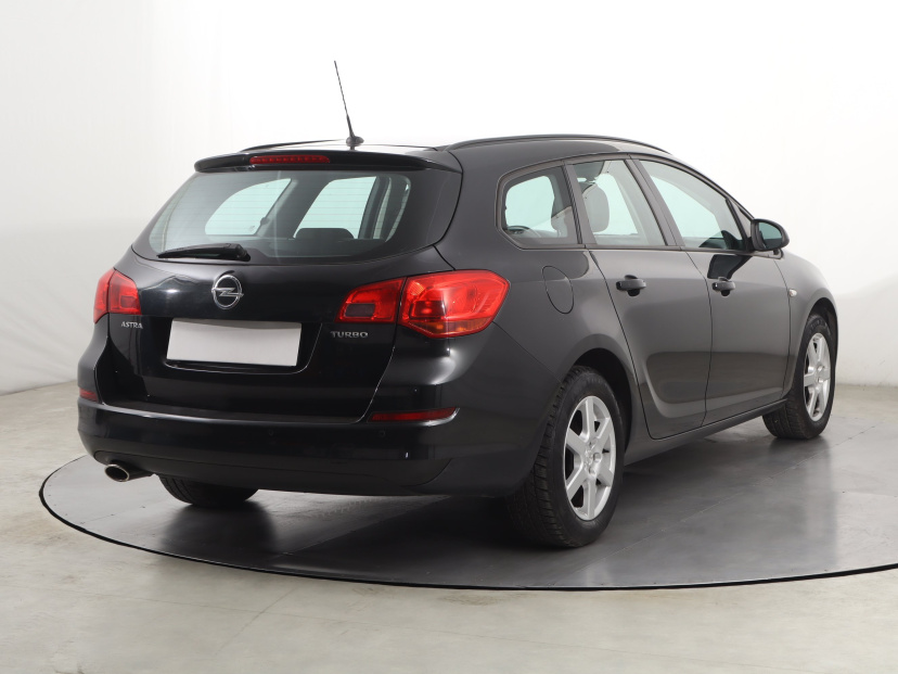 Opel Astra, 2012