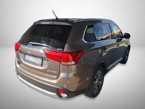 Mitsubishi Outlander - 2016