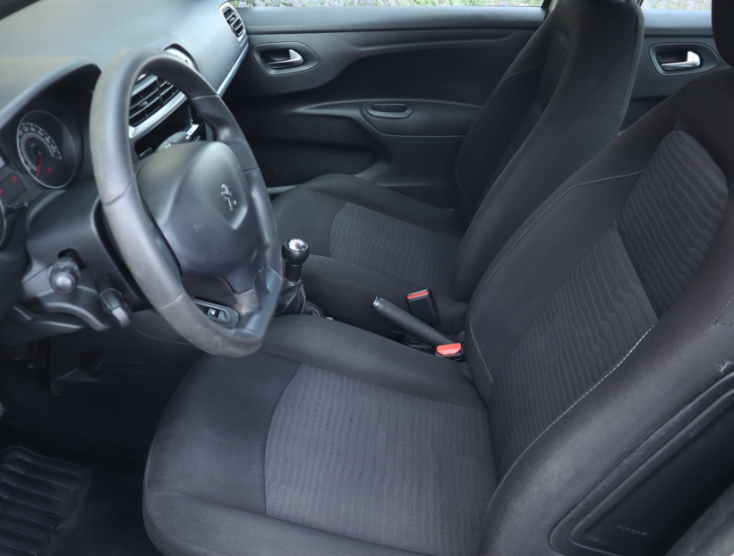 Peugeot 301, 2015