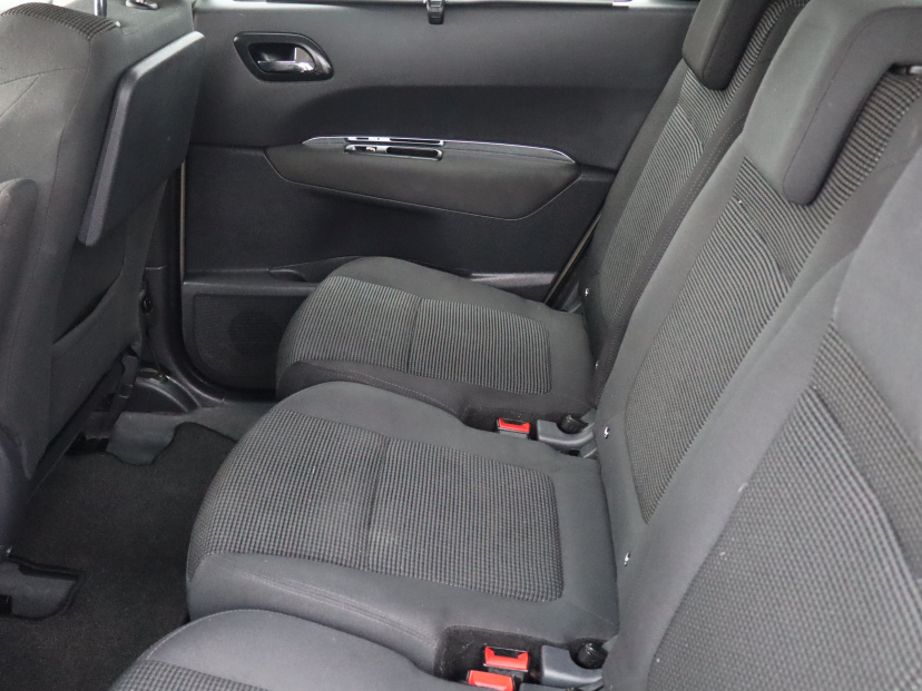 Peugeot 5008, 2015
