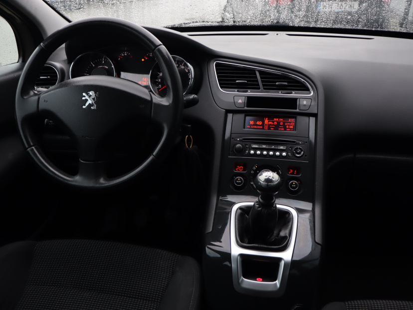 Peugeot 5008, 2015