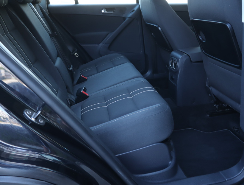 Volkswagen Tiguan, 2011