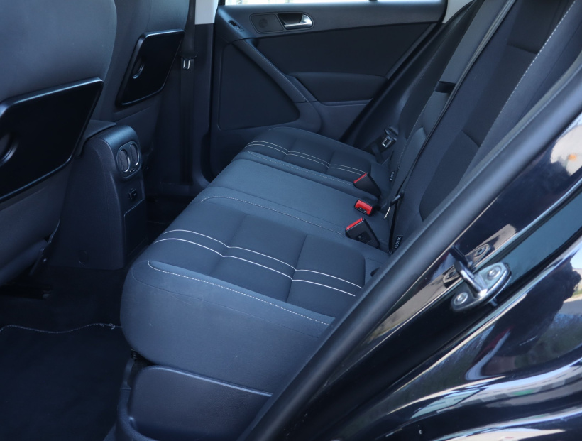 Volkswagen Tiguan, 2011