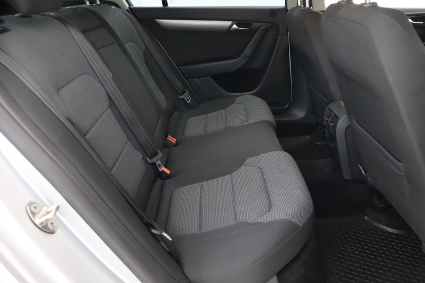 Volkswagen Passat, 2011