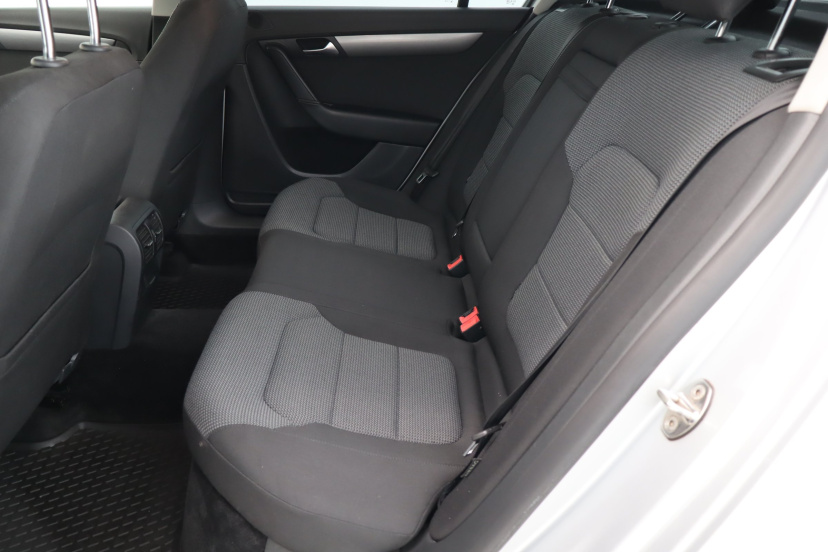Volkswagen Passat, 2011