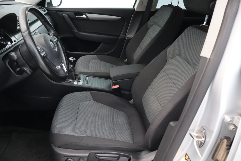 Volkswagen Passat, 2011