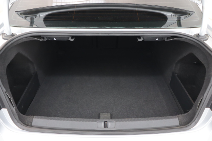 Volkswagen Passat, 2011