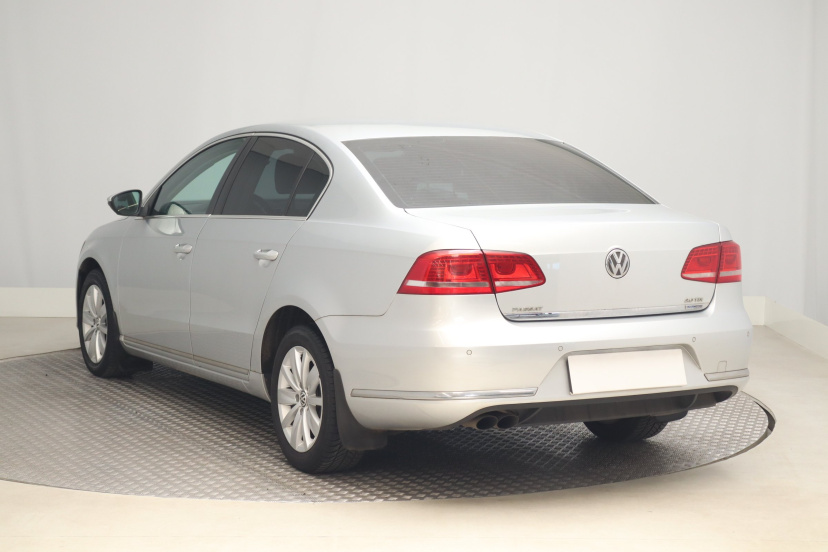 Volkswagen Passat, 2011