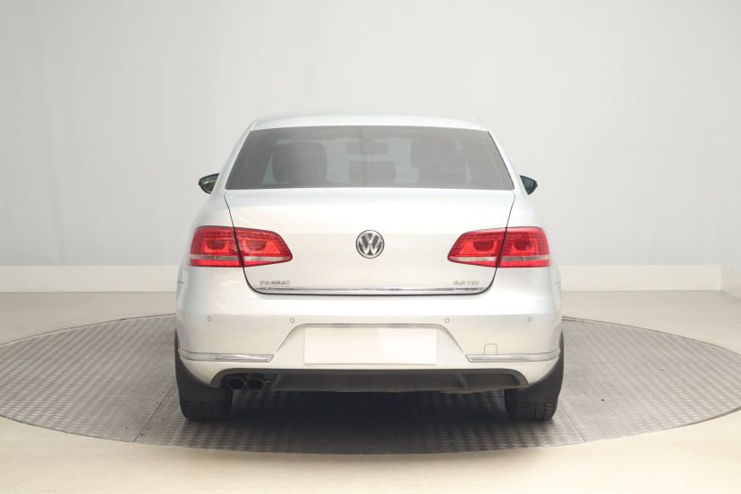 Volkswagen Passat, 2011