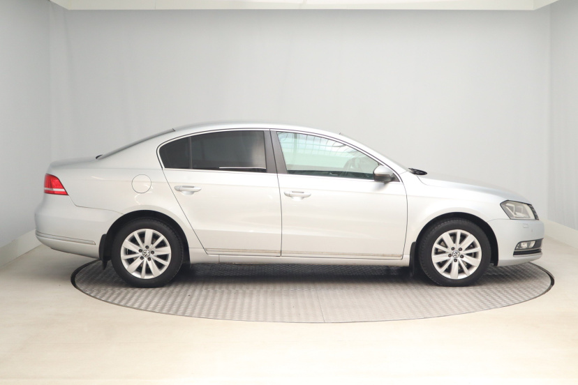 Volkswagen Passat, 2011