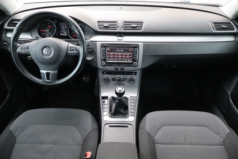 Volkswagen Passat, 2011