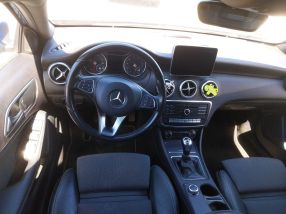 Mercedes-Benz A - 2015
