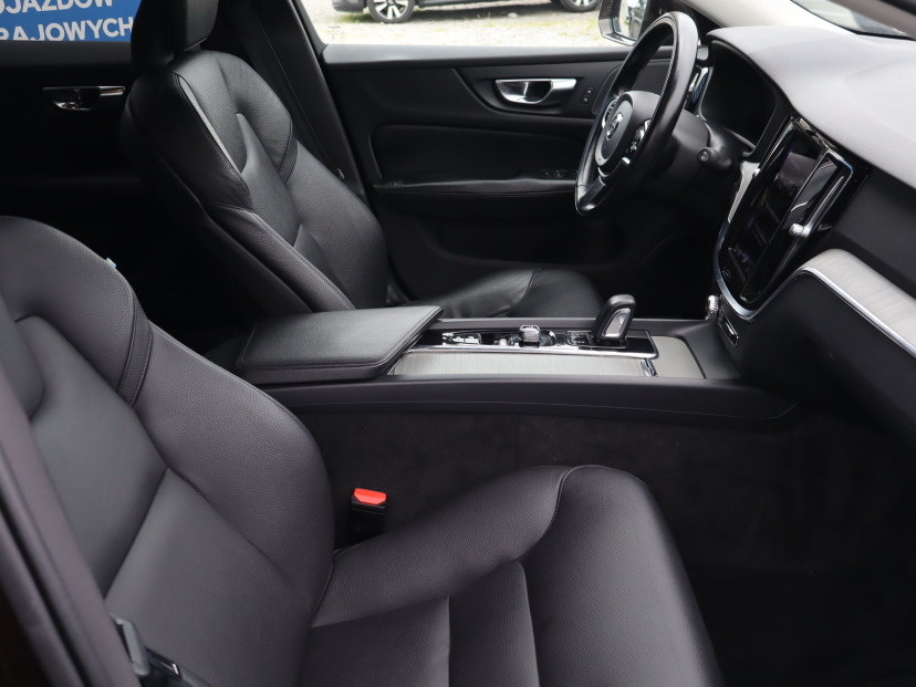 Volvo V60 Cross Country, 2021