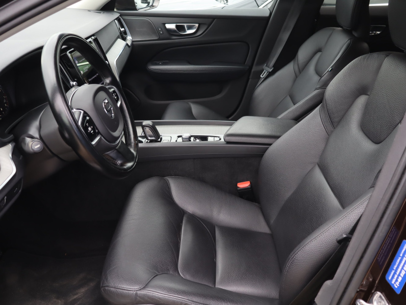 Volvo V60 Cross Country, 2021