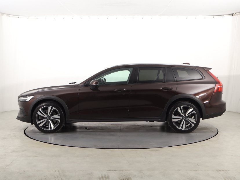 Volvo V60 Cross Country, 2021