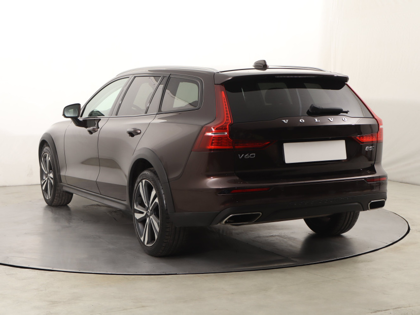 Volvo V60 Cross Country, 2021