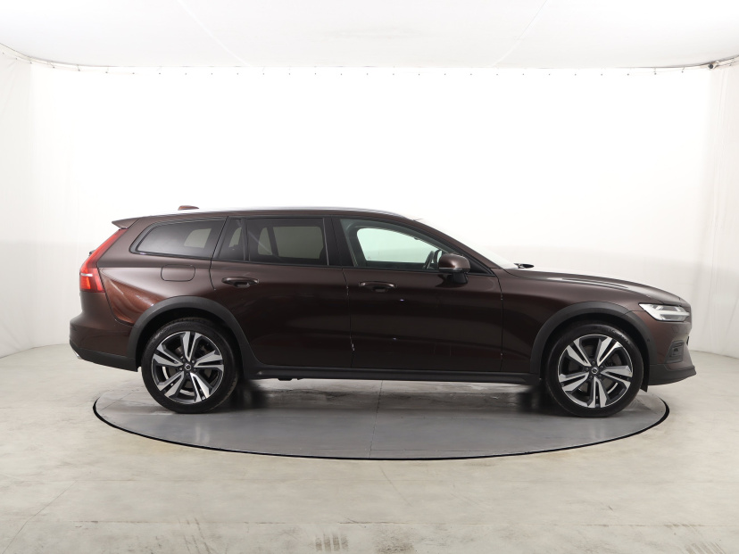 Volvo V60 Cross Country, 2021