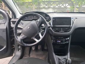 Peugeot 208 - 2015