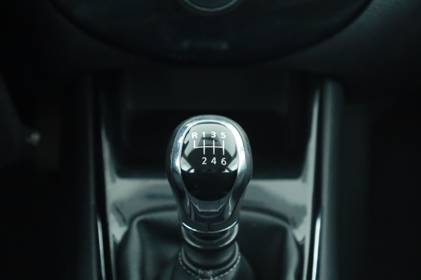Nissan Pulsar, 2015