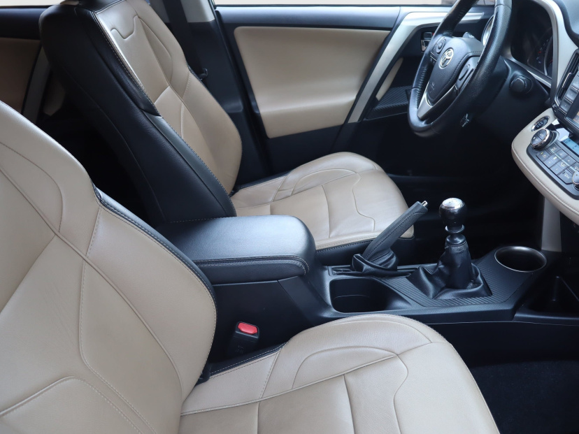 Toyota RAV 4, 2015