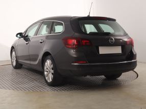 Opel Astra - 2012