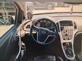 Opel Astra - 2012