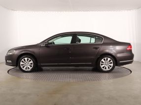 Volkswagen Passat - 2011