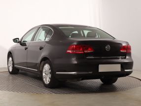 Volkswagen Passat - 2011