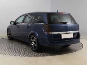 Opel Astra - 2010