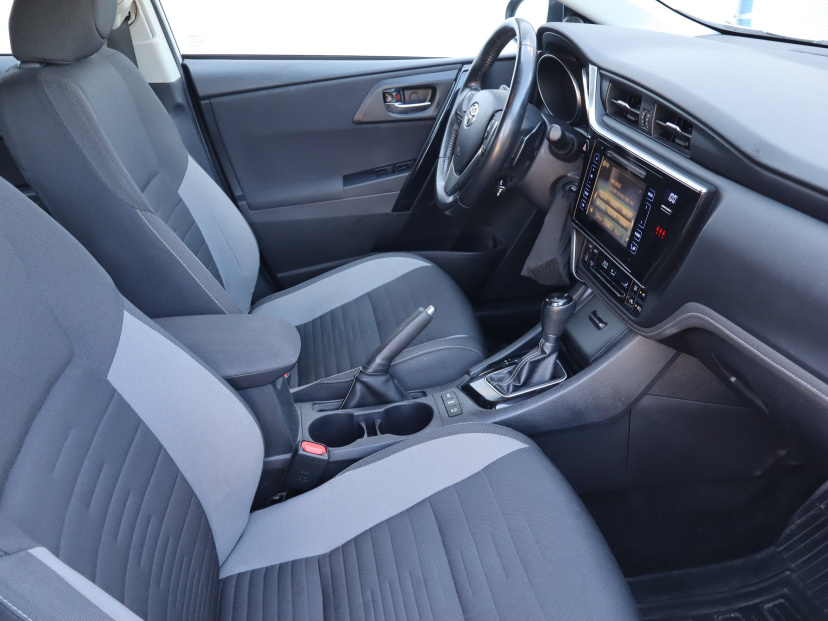 Toyota Auris, 2016