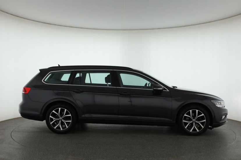 Volkswagen Passat, 2023