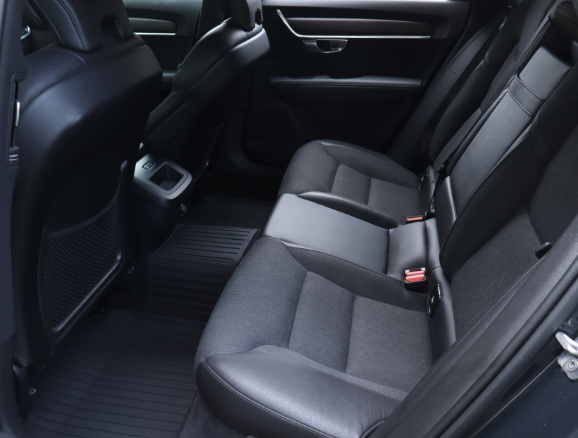 Volvo V90 Cross Country, 2018