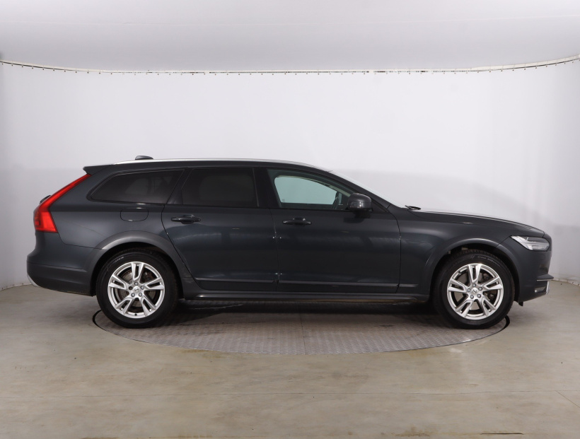 Volvo V90 Cross Country, 2018