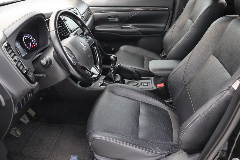 Mitsubishi Outlander, 2016
