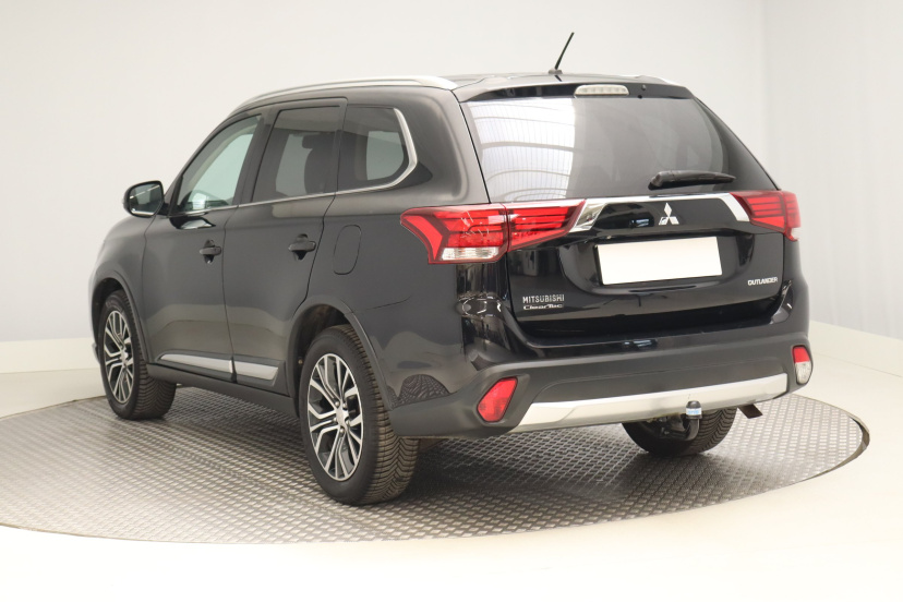 Mitsubishi Outlander, 2016