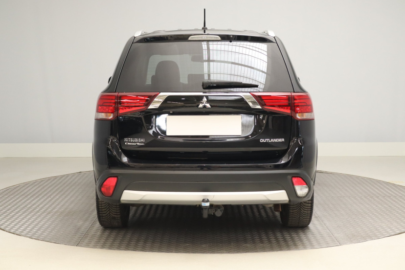 Mitsubishi Outlander, 2016