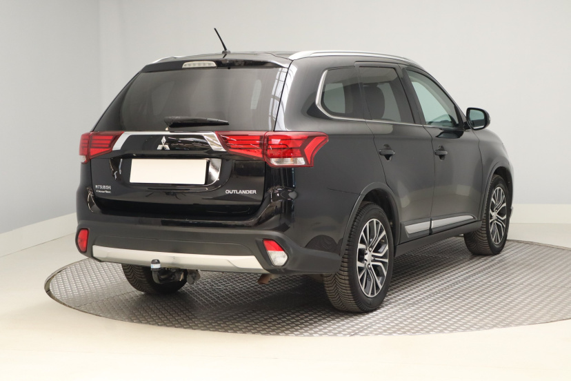 Mitsubishi Outlander, 2016