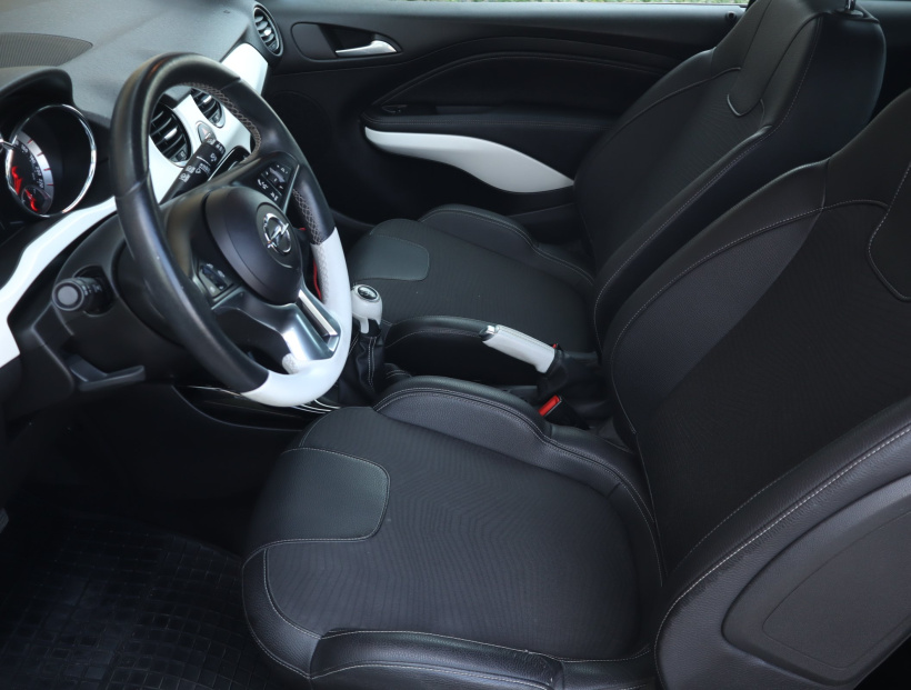 Opel Adam, 2015