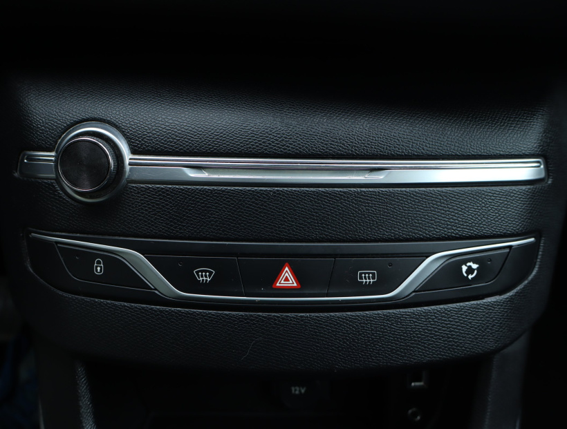 Peugeot 308, 2015