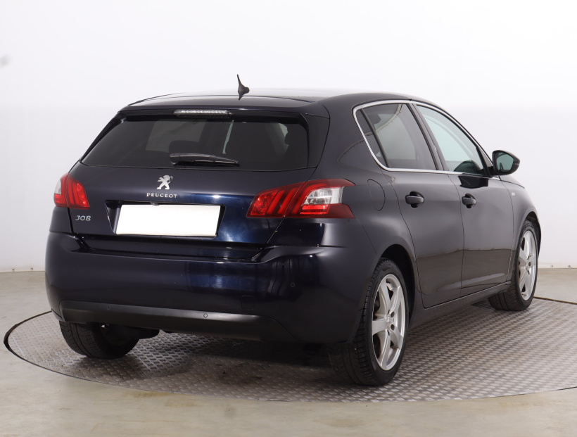 Peugeot 308, 2015