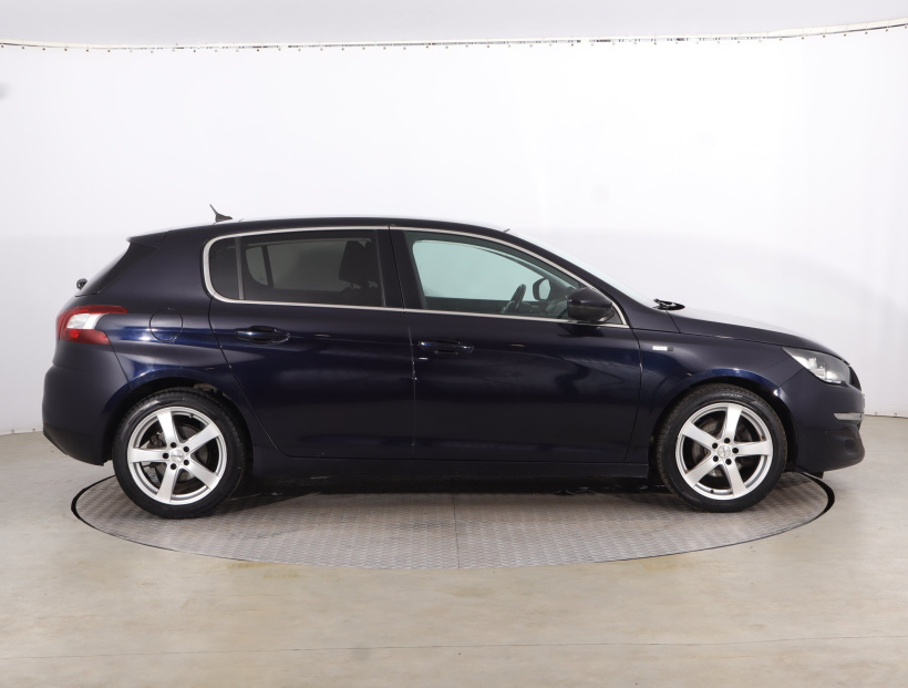 Peugeot 308, 2015