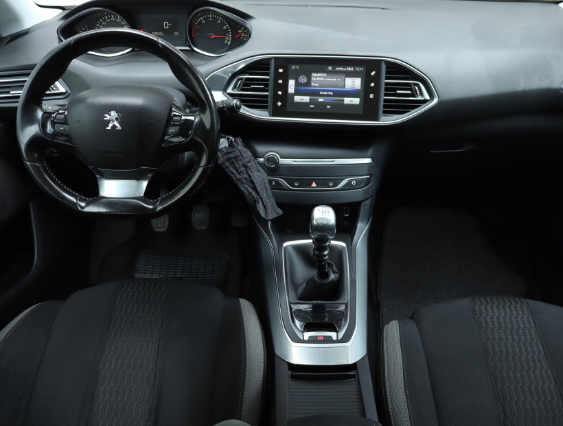 Peugeot 308, 2015