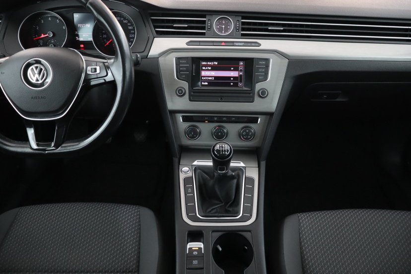 Volkswagen Passat, 2016