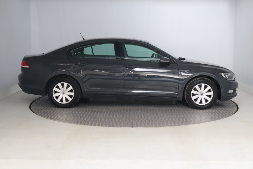 Volkswagen Passat, 2016