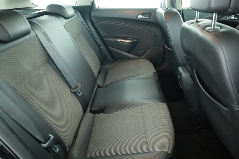 Opel Astra, 2011