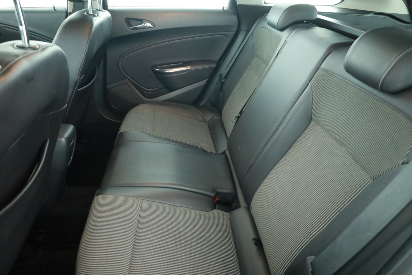 Opel Astra, 2011